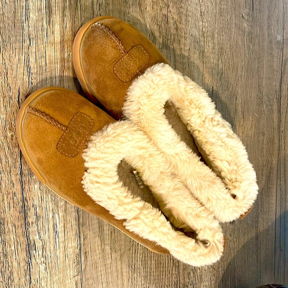 UGG size 8US/39EU - Picture 2 of 6